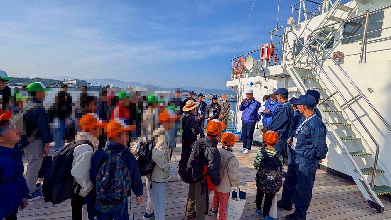 最初に開会式 | 広島丸で体験航海！ | 中国地方海運組合連合会｜中海連